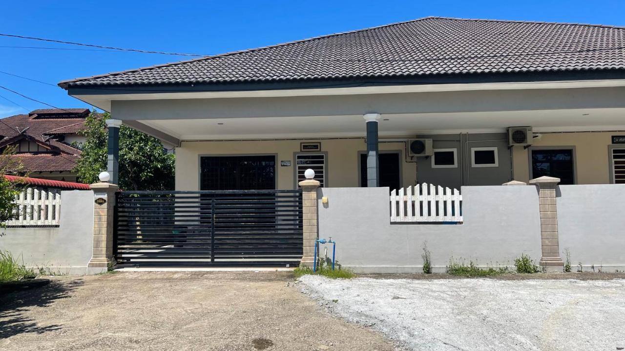 Nikmat Homestay Riyadh Kampong Tuan Mandak Eksteriør bilde