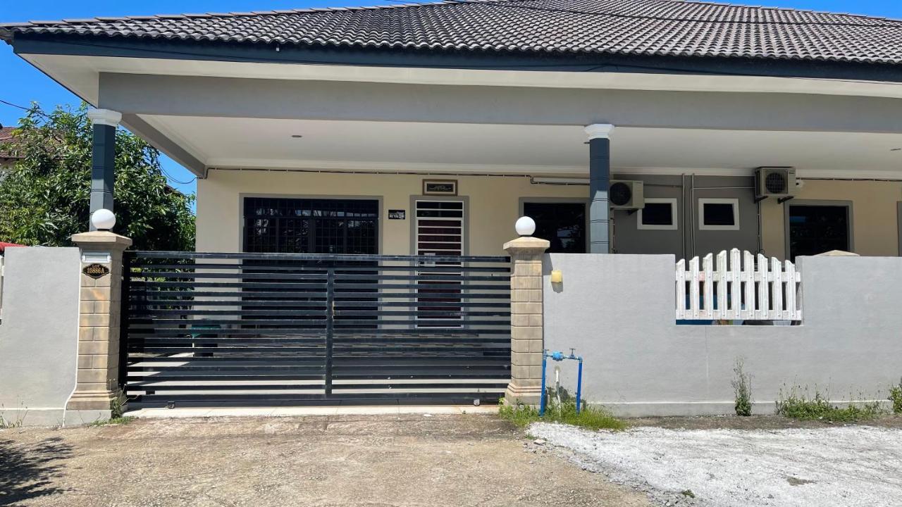 Nikmat Homestay Riyadh Kampong Tuan Mandak Eksteriør bilde